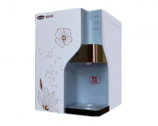 夏季直飲一體機(jī)熱銷，母嬰凈水器深受年輕父母